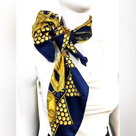 Hermès Scarf “L'or des Chefs” Navy & Gold 100% Silk Scarf ~ RARE! ~ Includes Box - Picture 9 of 16